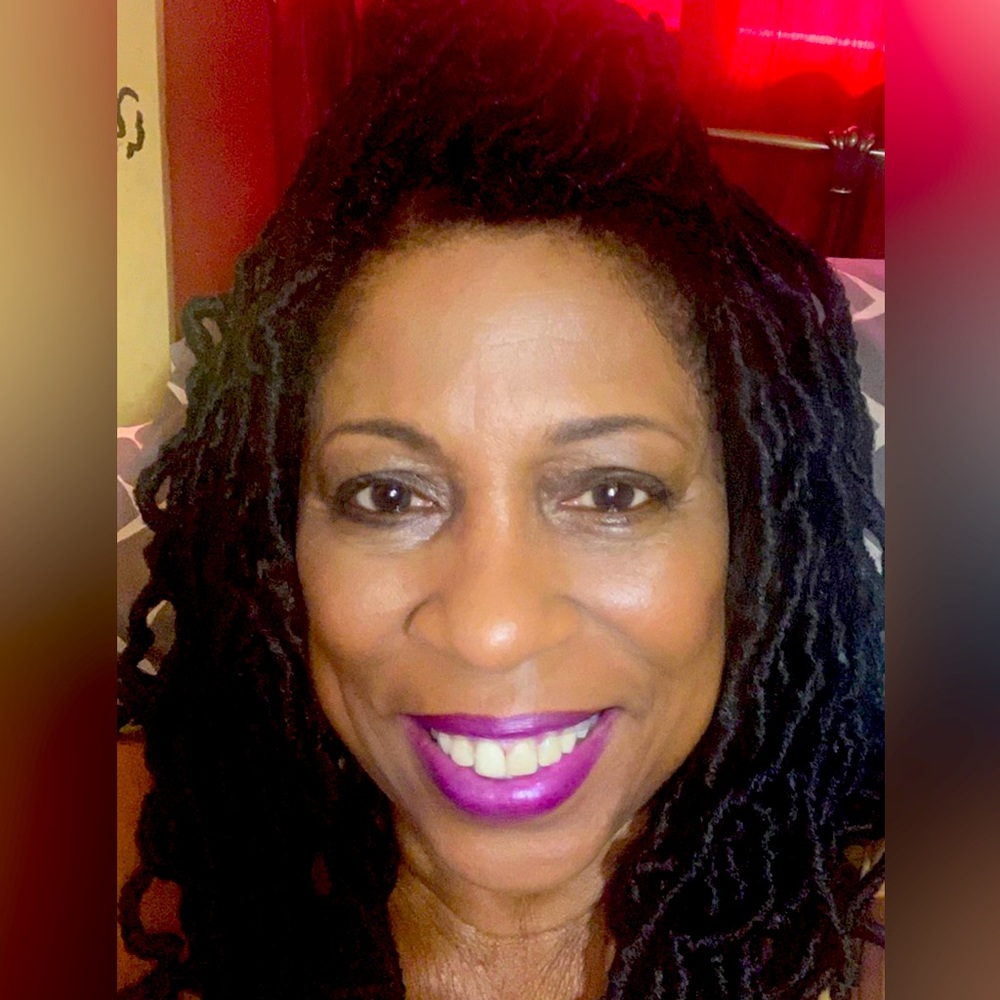 Meet your Posher, Ila